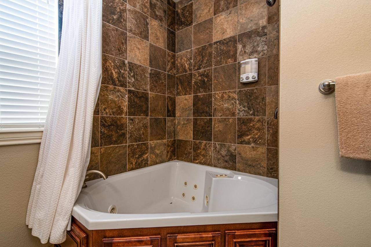 Two Bedroom Villa In The Heart Of Branson! Ngoại thất bức ảnh
